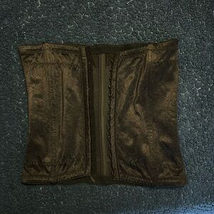 Flexees 686 Firm Control Waist Cincher (size S)